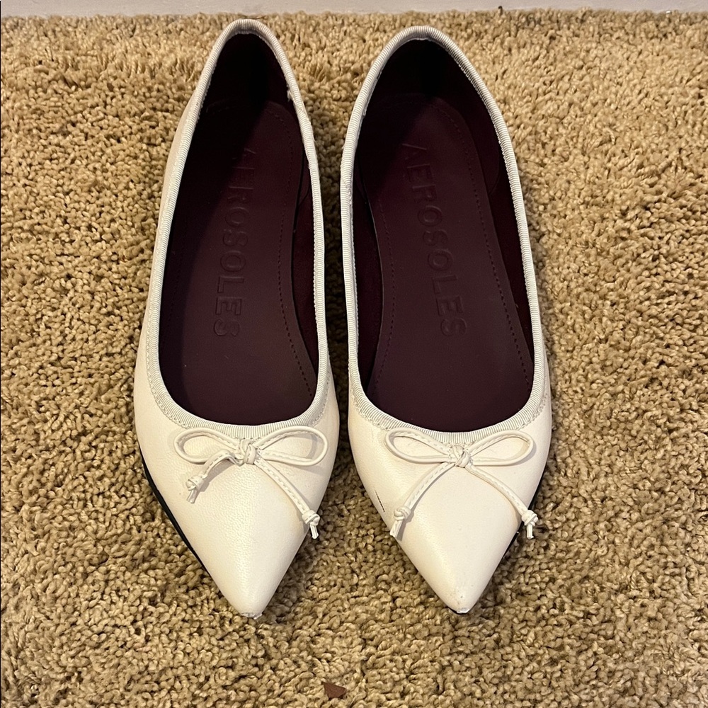 AEROSOLES Women's Cream Pointed Flats
